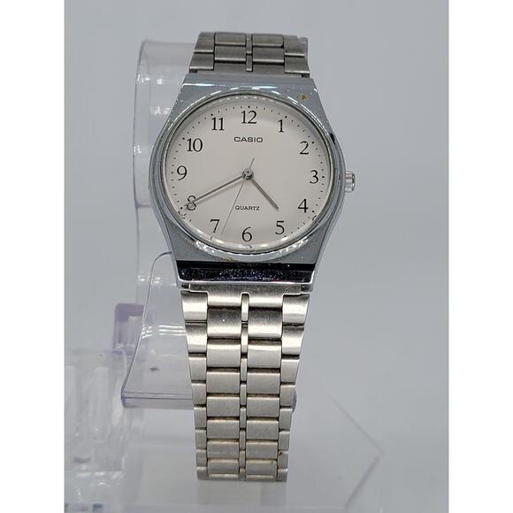 Classic Casio Quartz Stainless Steel Watch - Picture 2 of 8